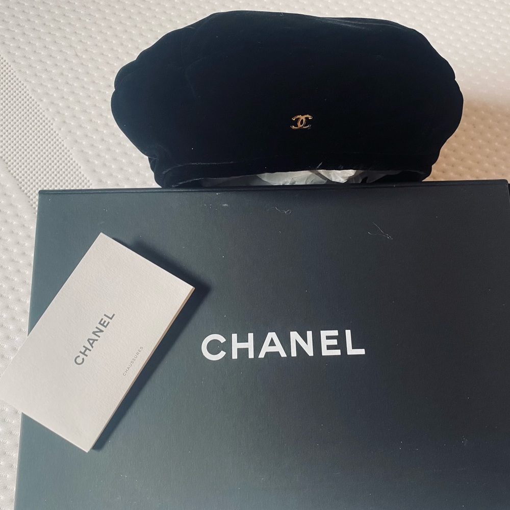 CHANEL beret hat (BRAND NEW)
